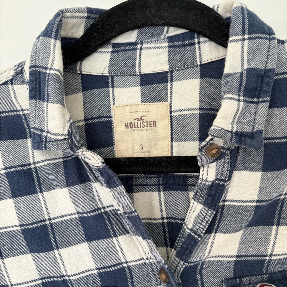HOLLISTER Navy Blue White Plaid Flannel Button Down Shirt Size Small Cozy 90s - Picture 3 of 6